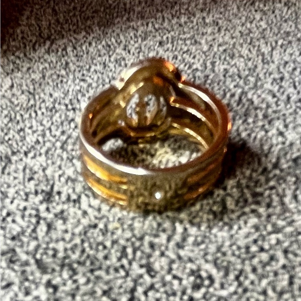 JBH* G by Guess Goldtone Ring wiFaux Diamonds - Picture 4 of 8